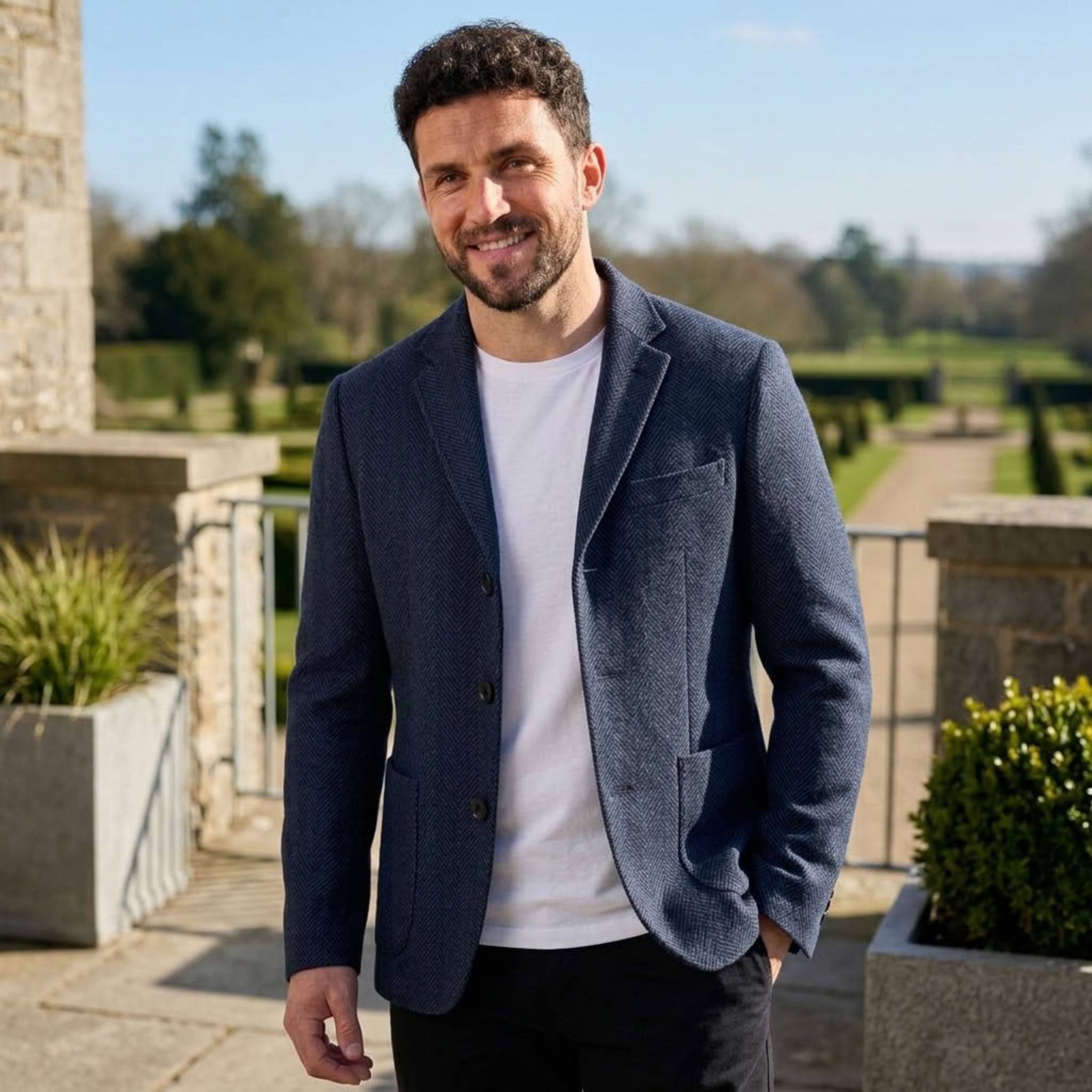 MannerCo dark blue woolen blazer worn with white tee outdoors relaxed smart-casual fit