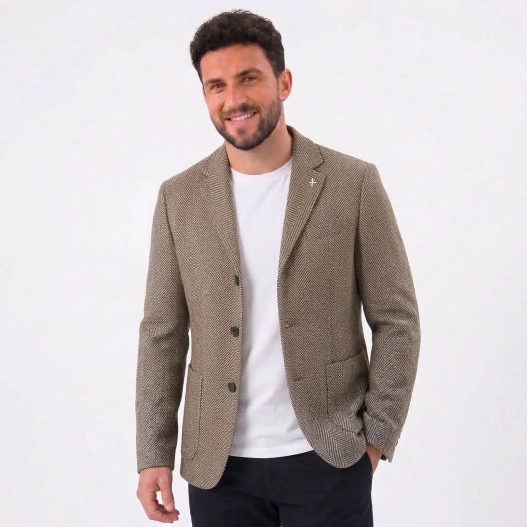 MannerCo khaki woolen blazer two-button loose fit worn with white tee and dark trousers